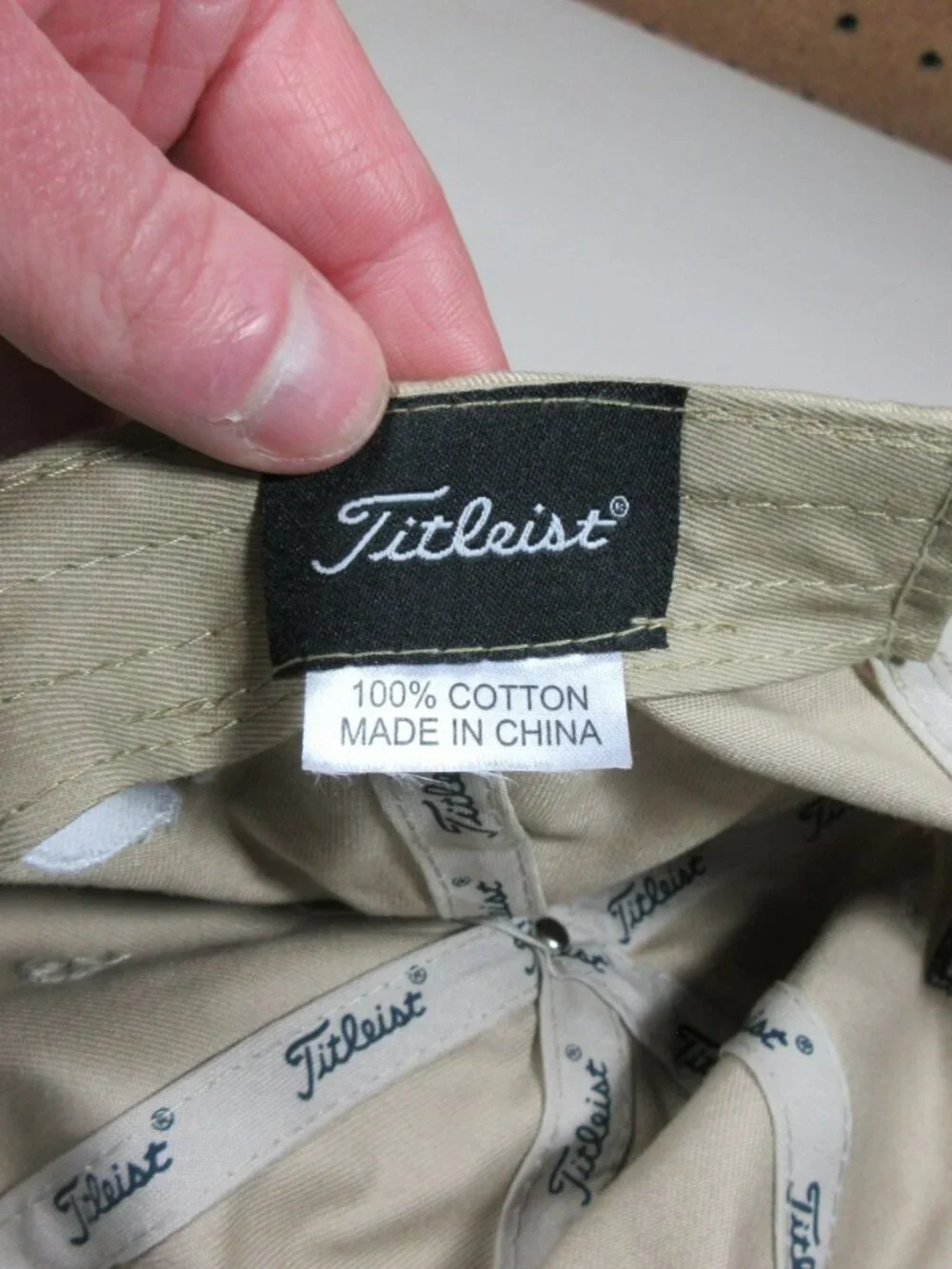 Titleist mens beige white black FJ FootJoy strapback golf hat OS EUC